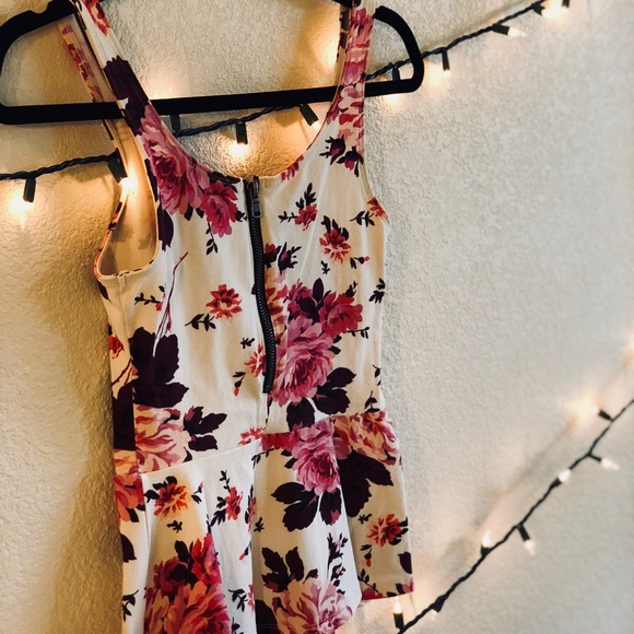 Floral Peplum Top - Picture 3 of 4